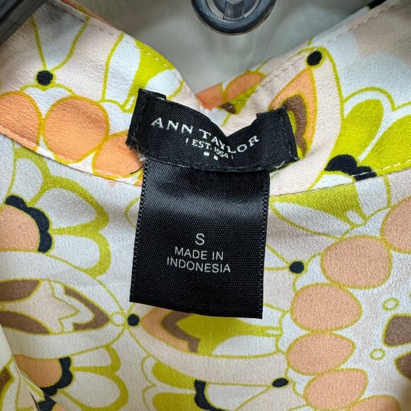 Brand Anne Taylor sleeveless button down women’s size small - Picture 3 of 5